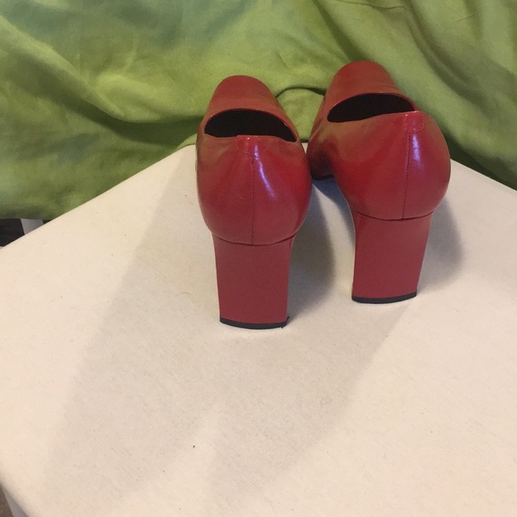 Red pumps - Picture 3 of 4